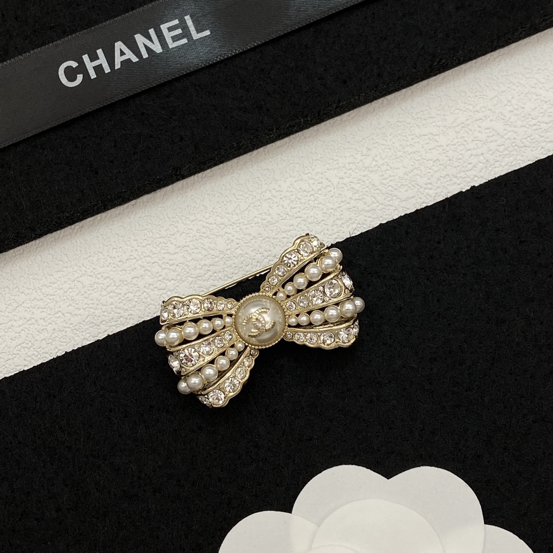 [TOP] CHANEL Bow Pearl Brooch - Gold