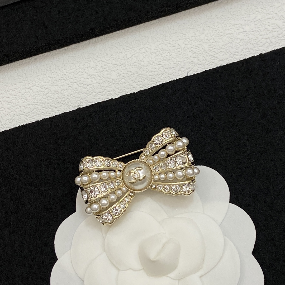 [TOP] CHANEL Bow Pearl Brooch - Gold