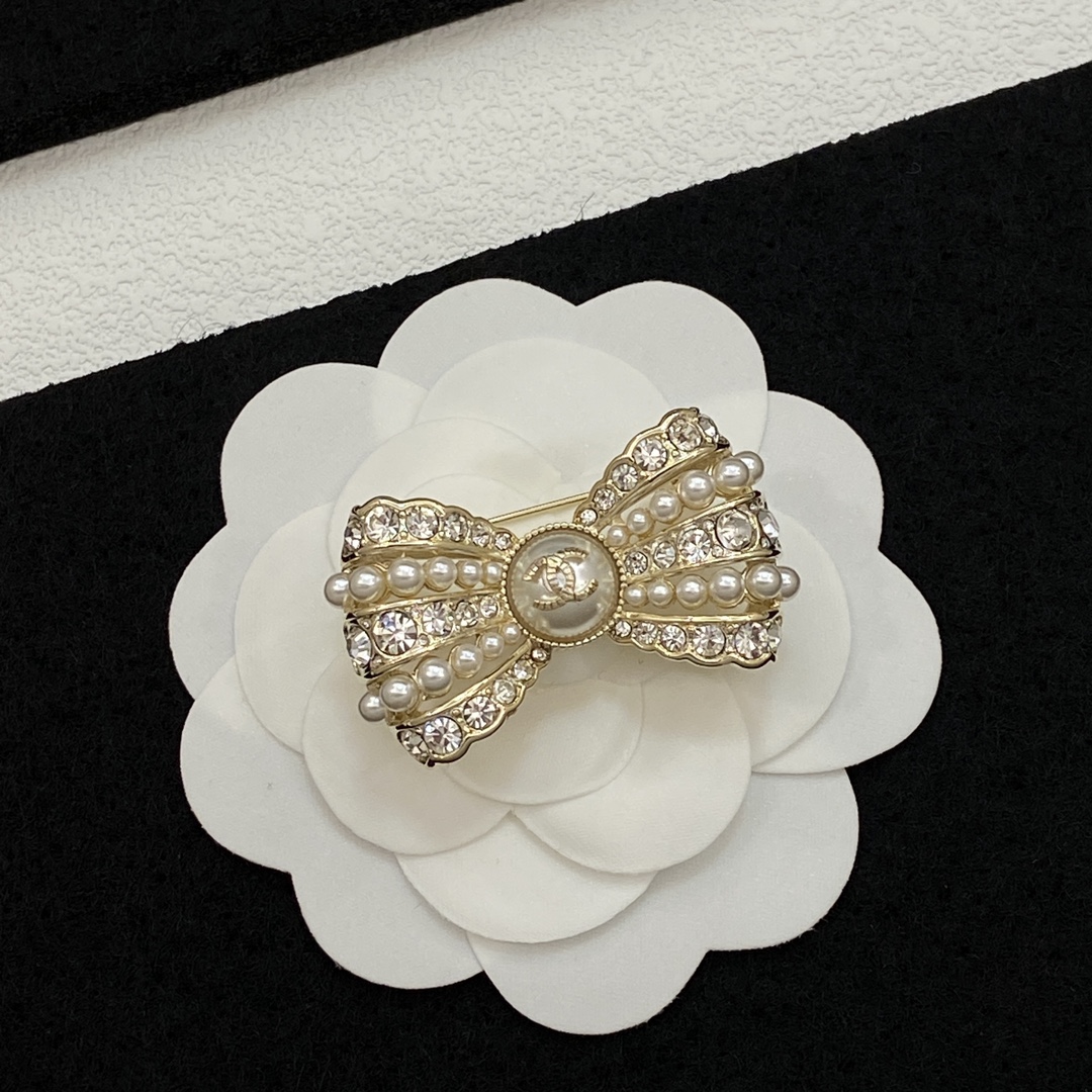 [TOP] CHANEL Bow Pearl Brooch - Gold