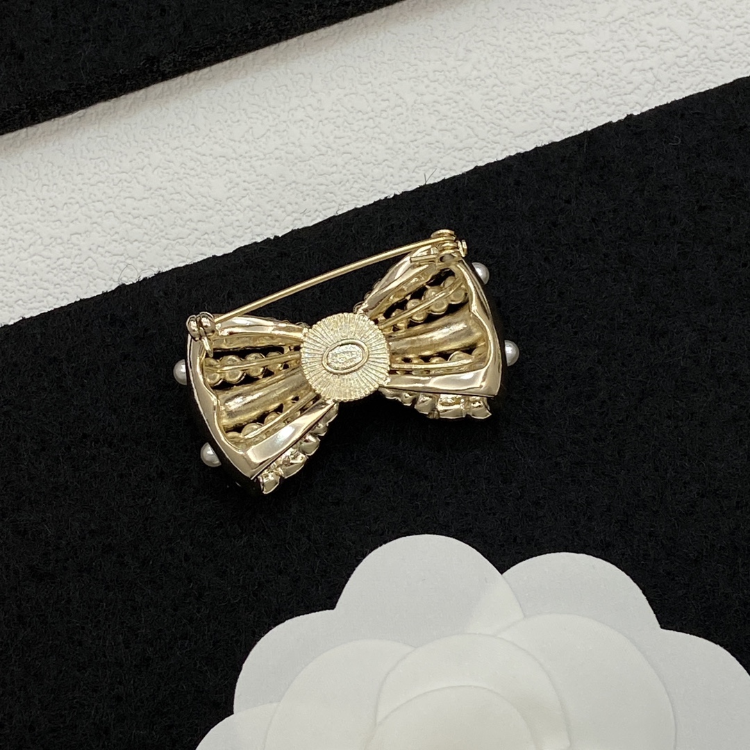 [TOP] CHANEL Bow Pearl Brooch - Gold