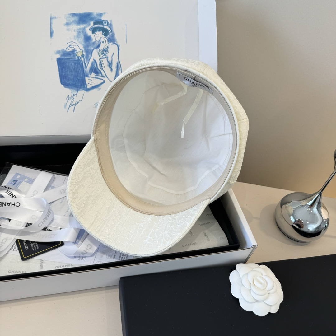 [TOP] CHANEL Beret Hat - White