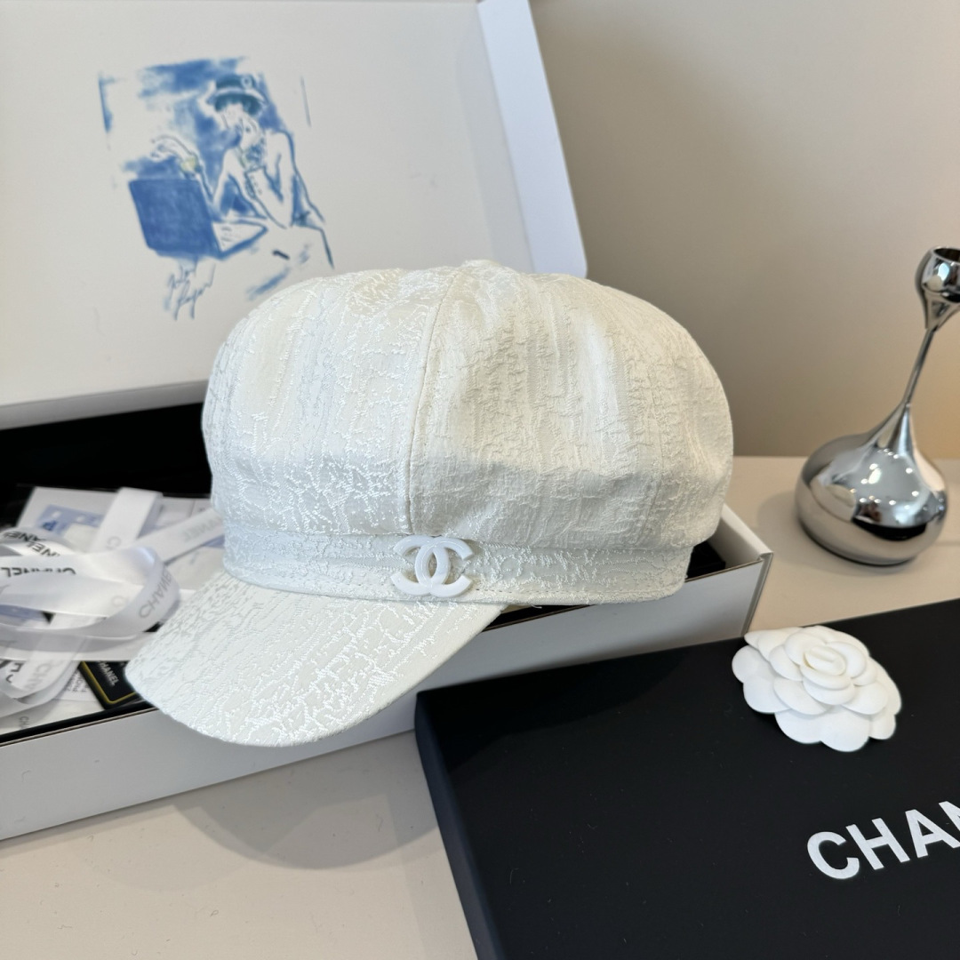[TOP] CHANEL Beret Hat - White