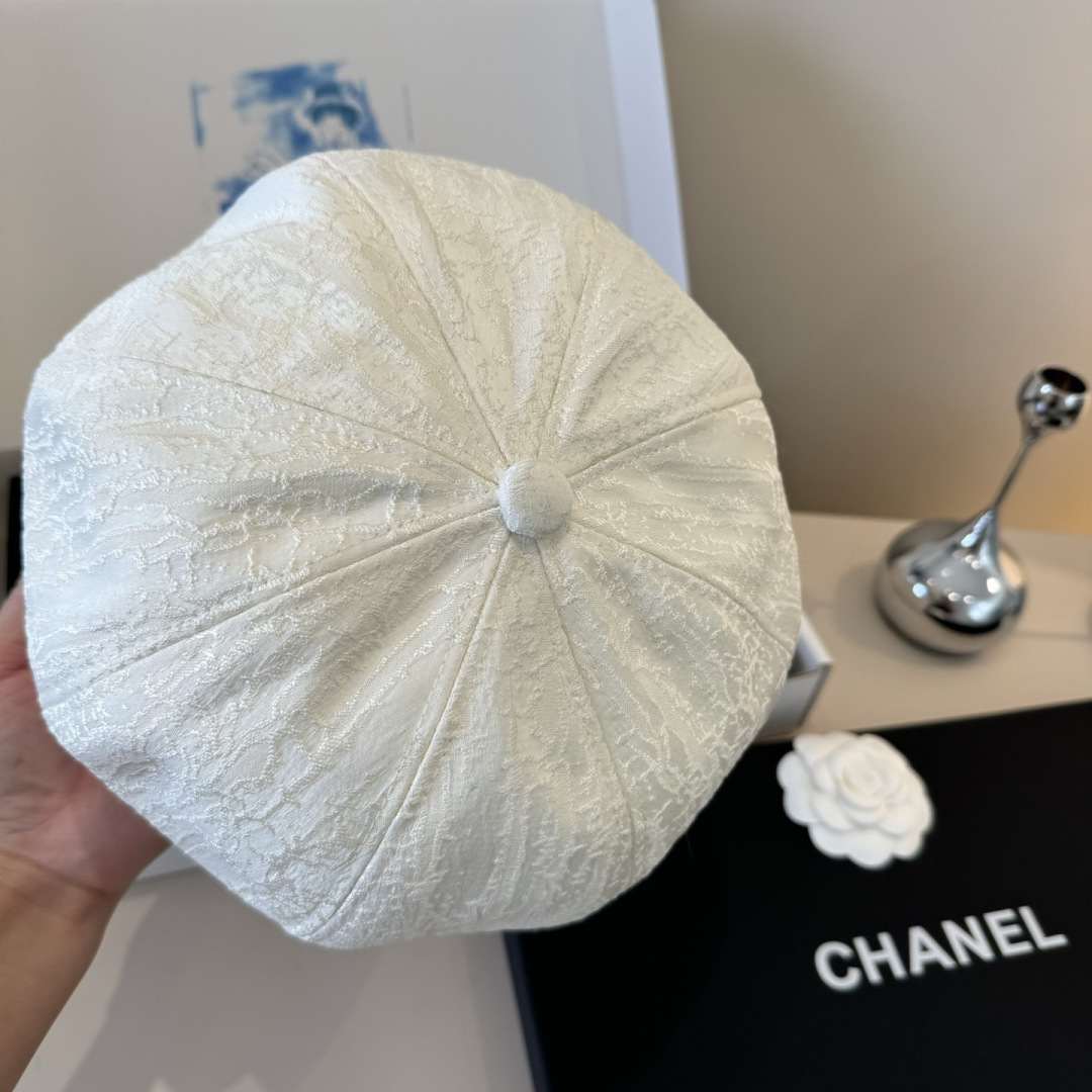 [TOP] CHANEL Beret Hat - White