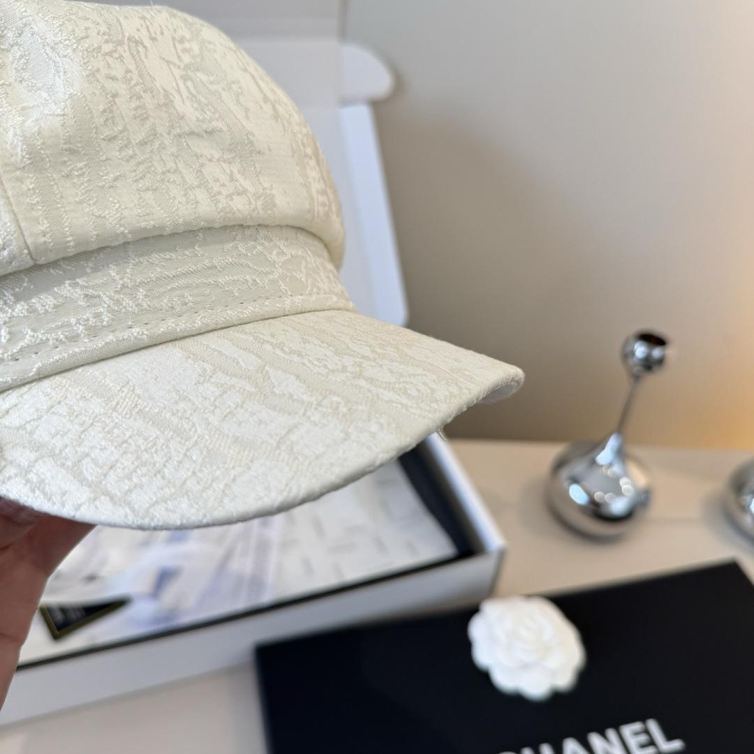 [TOP] CHANEL Beret Hat - White