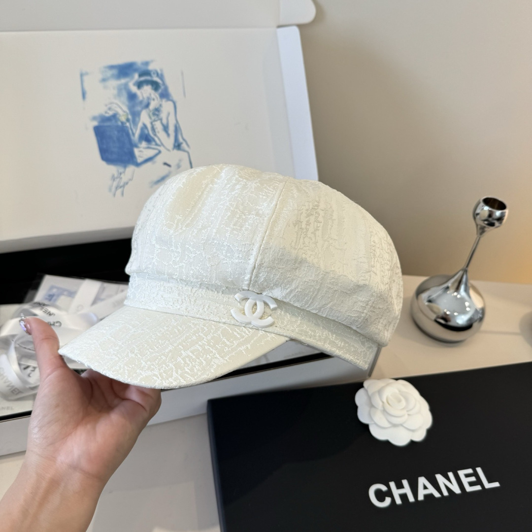 [TOP] CHANEL Beret Hat - White