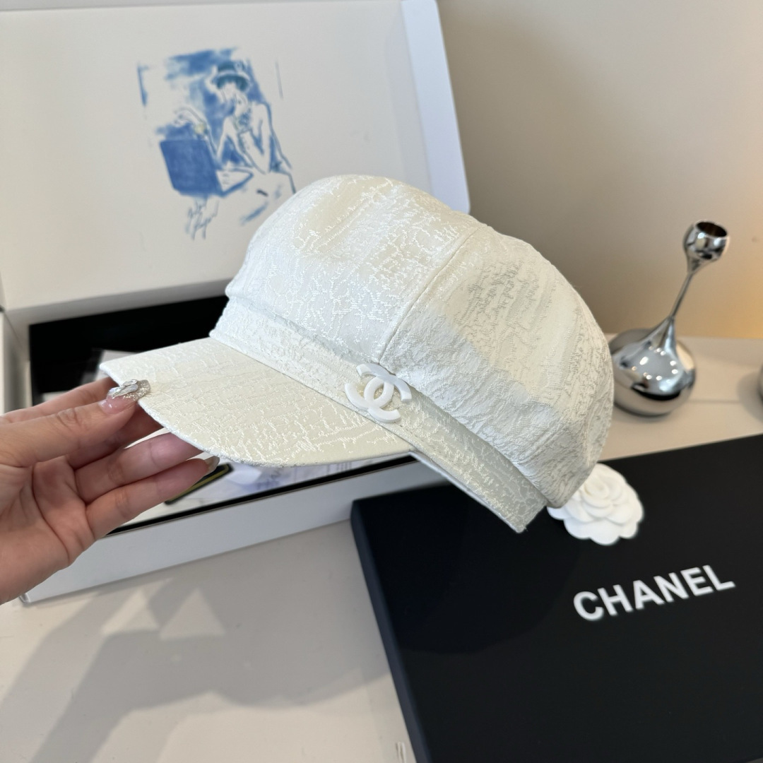 [TOP] CHANEL Beret Hat - White
