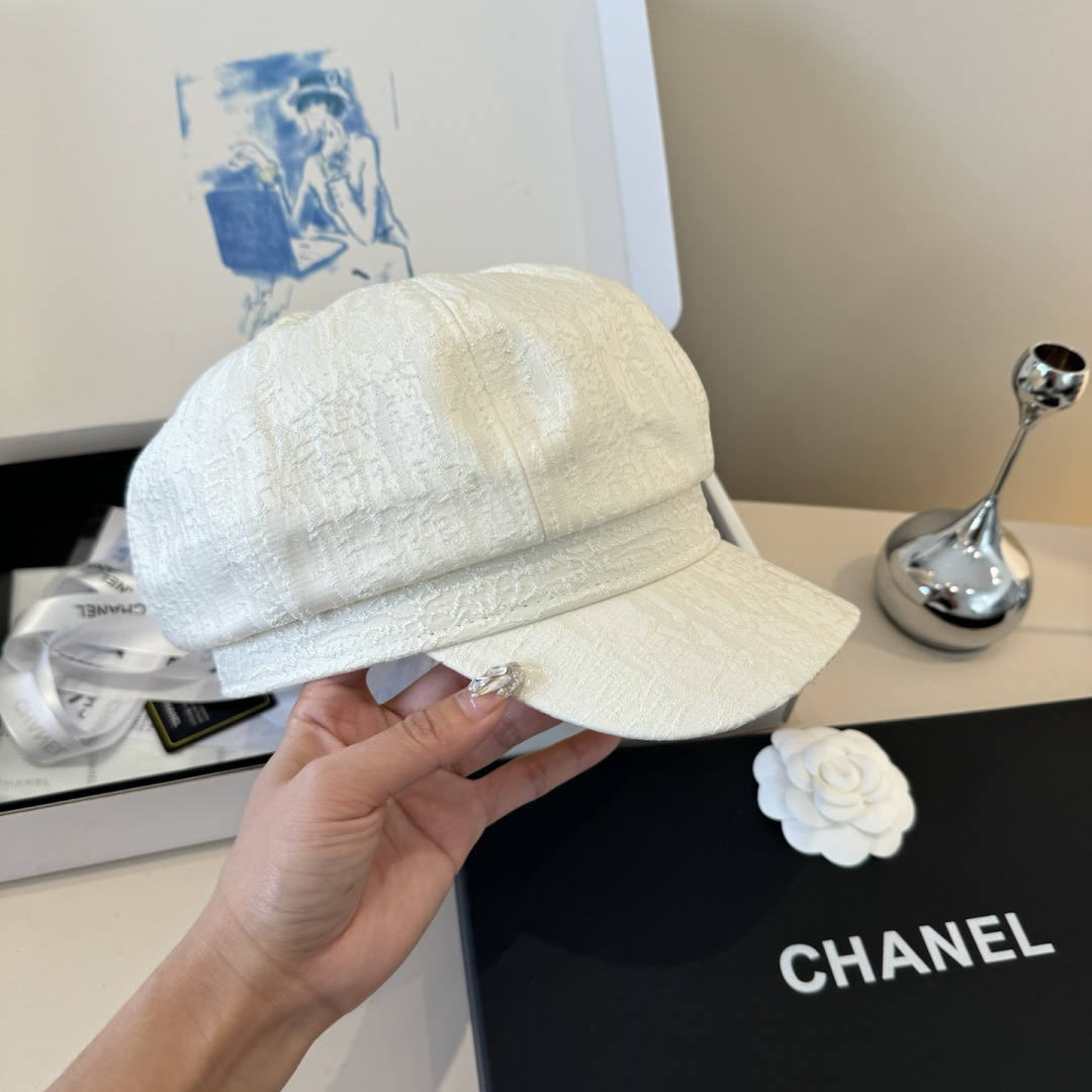 [TOP] CHANEL Beret Hat - White