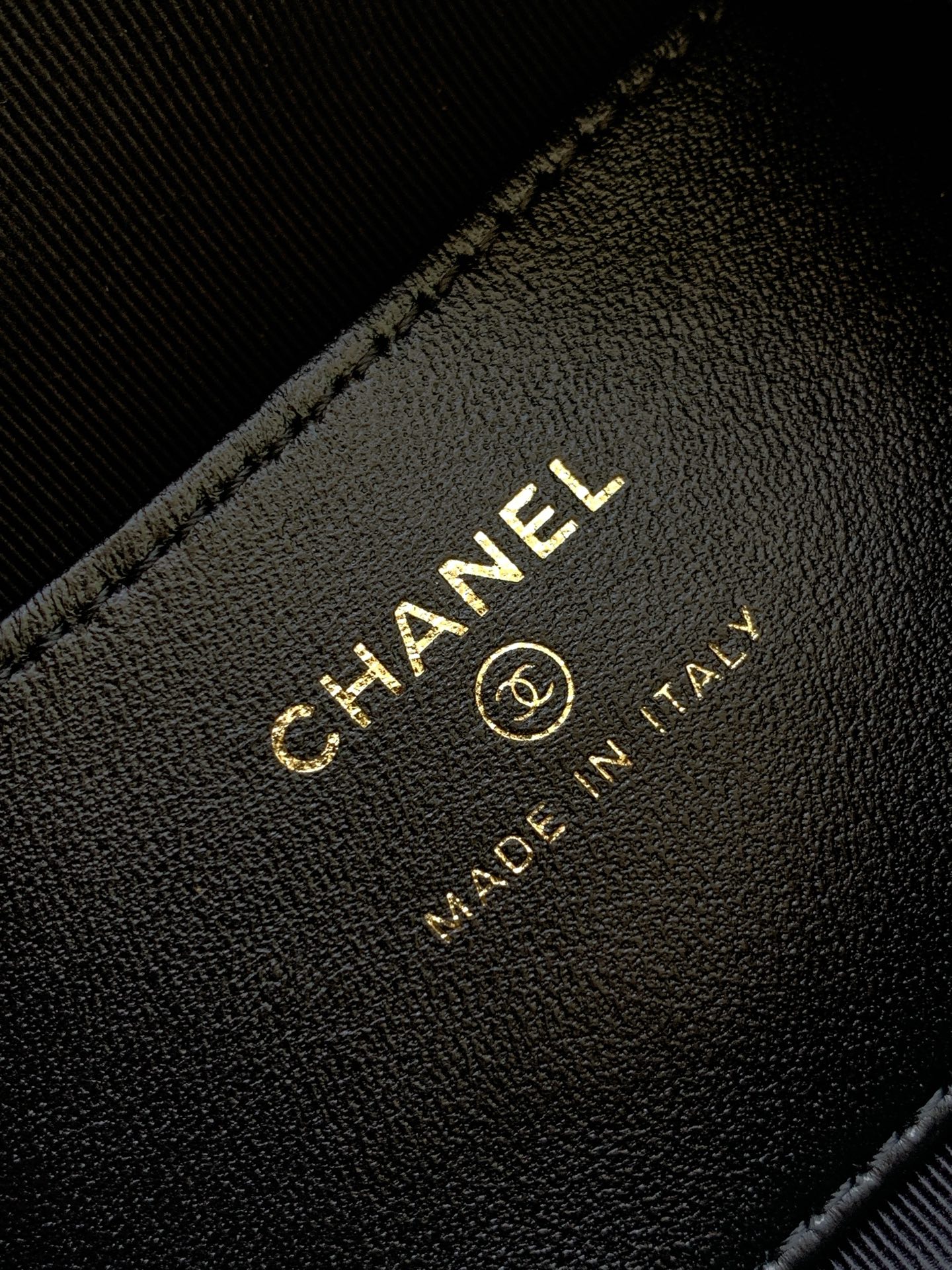 [TOP] CHANEL Round Hobo Pouch Bag 11x19x8cm - Black