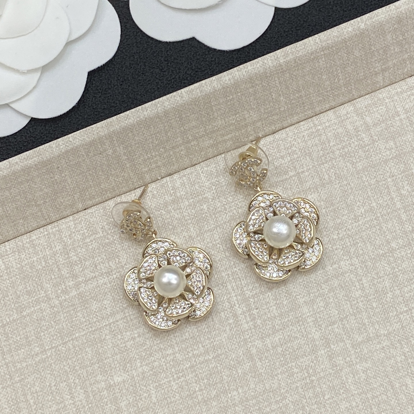 [TOP] CHANEL CC Earrings - Gold