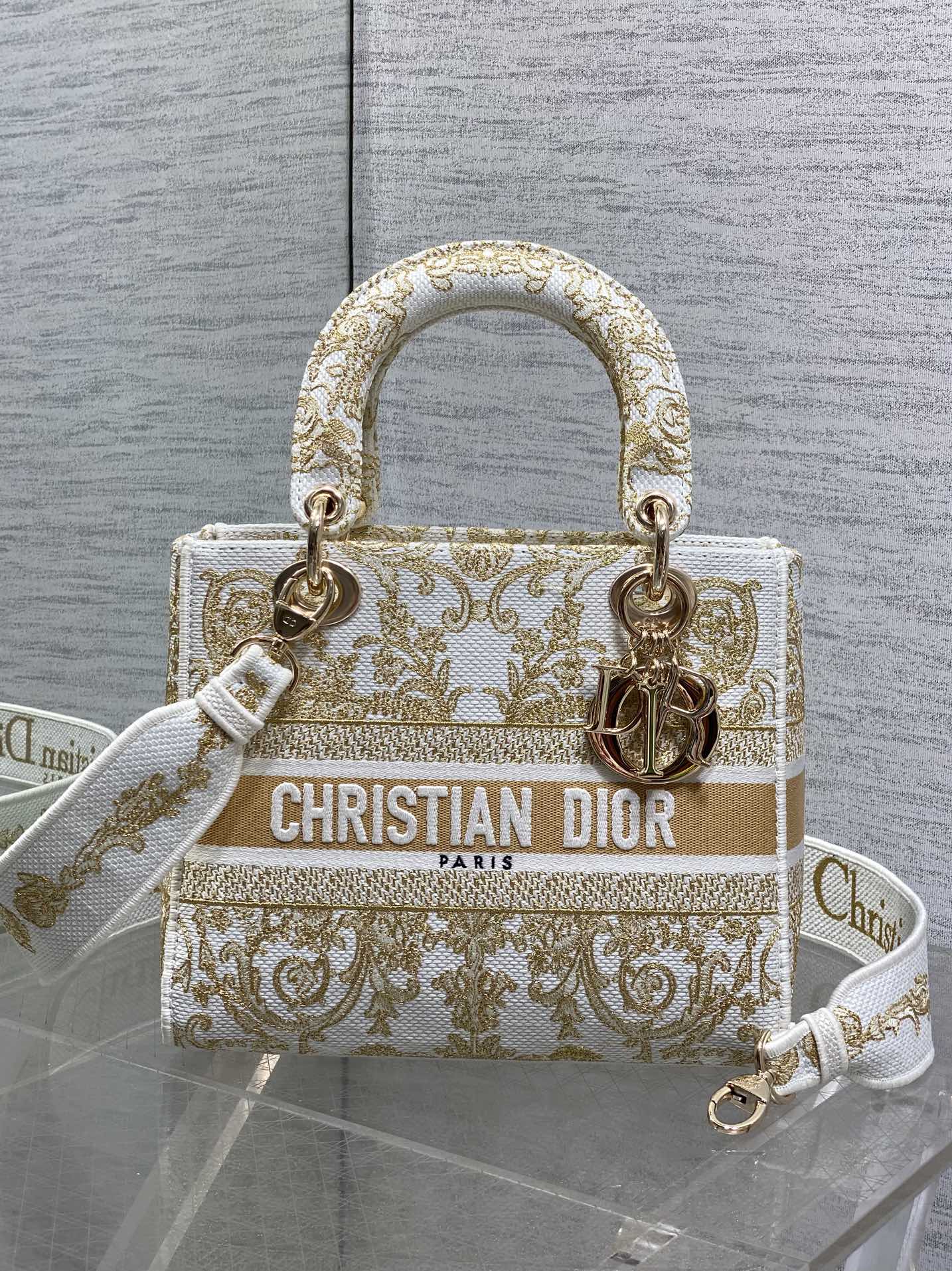 [TOP] Christian Dior Embroidered Lady Bag 24x11x20cm - Gold