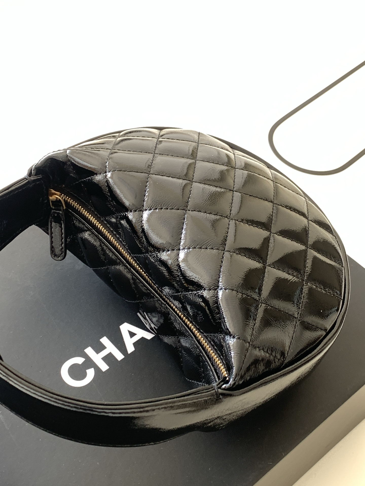 [TOP] CHANEL Round Hobo Pouch Bag 11x19x8cm - Black