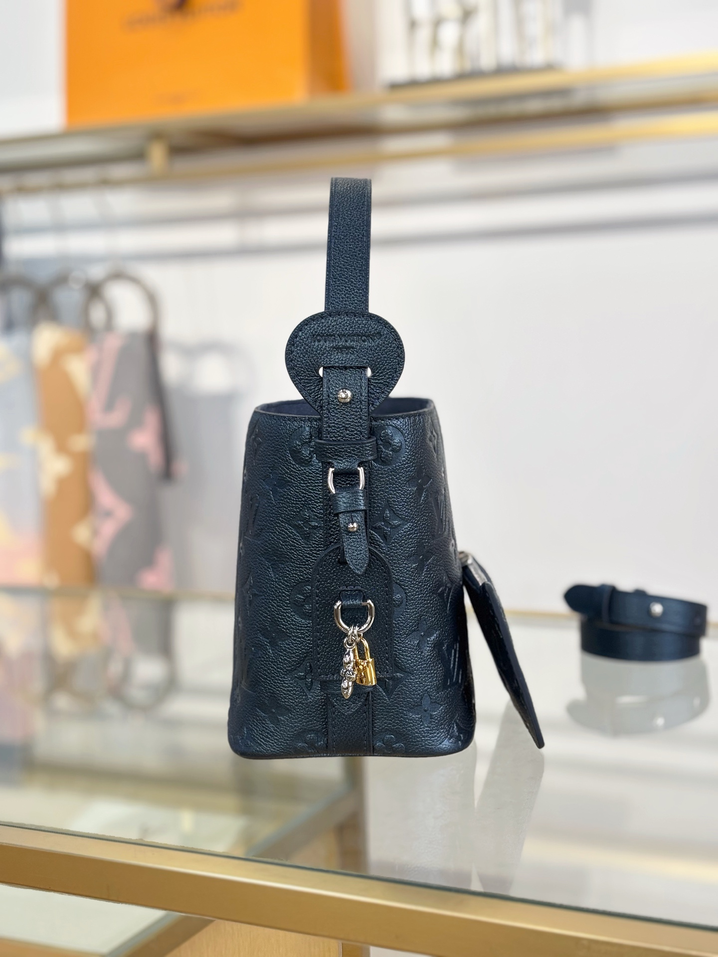 [TOP] Louis Vuitton LV All In BB Bag 16x18x12cm - Pearlescent Blue