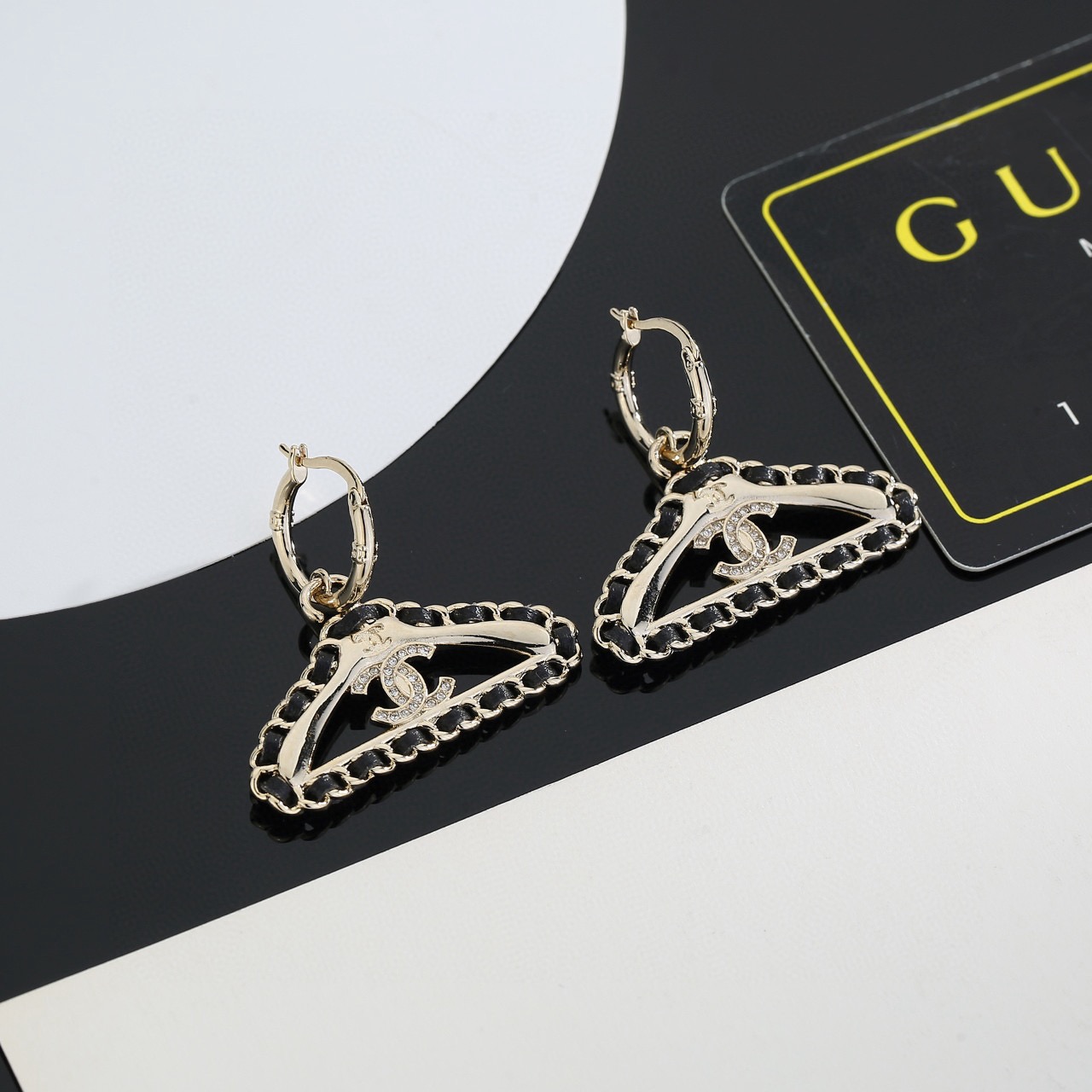 [TOP] CHANEL Clothes Hanger Earrings - Gold