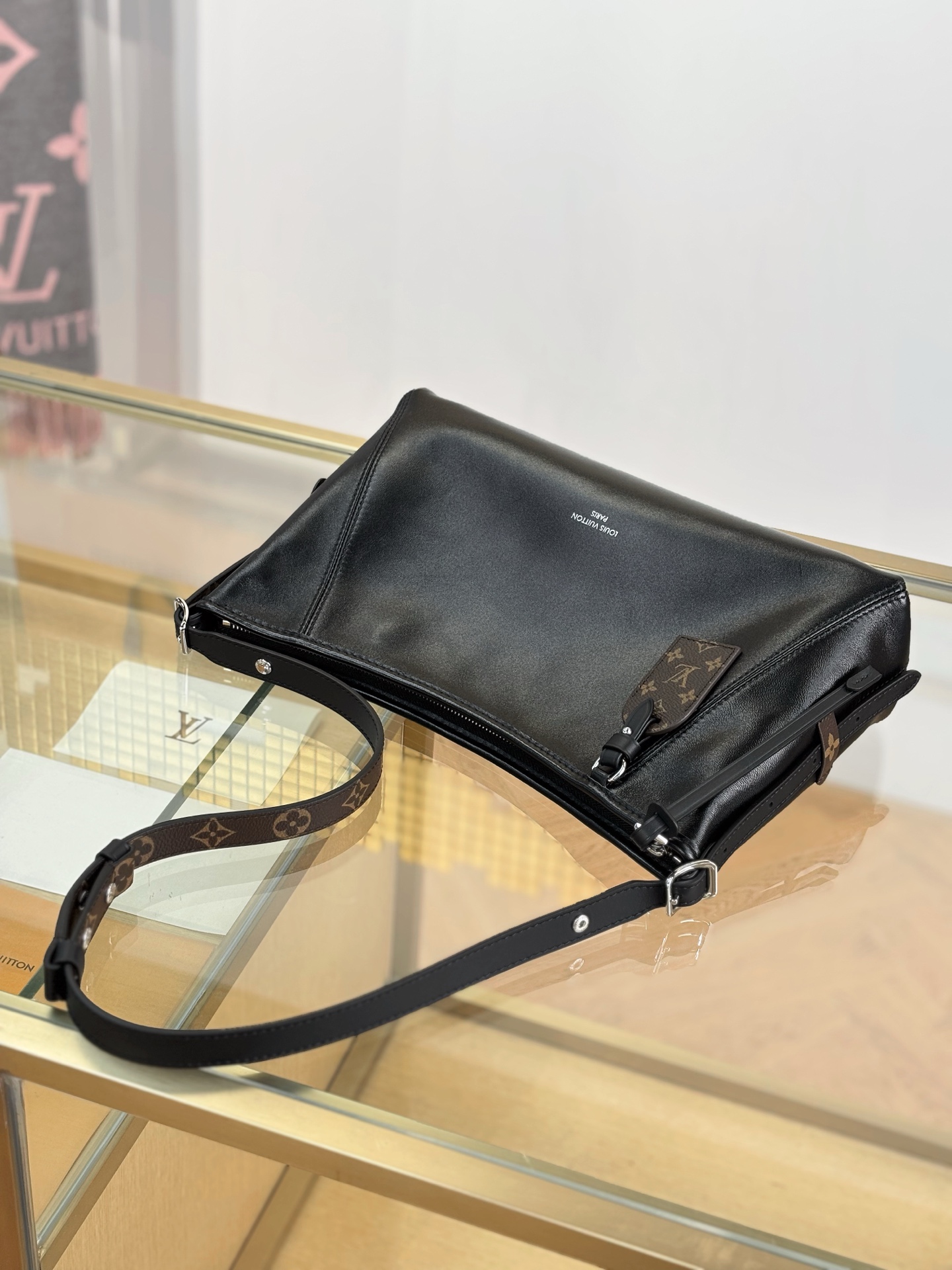 [TOP] Louis Vuitton LV Carryall East West Bags 33.5x20x10cm - Black