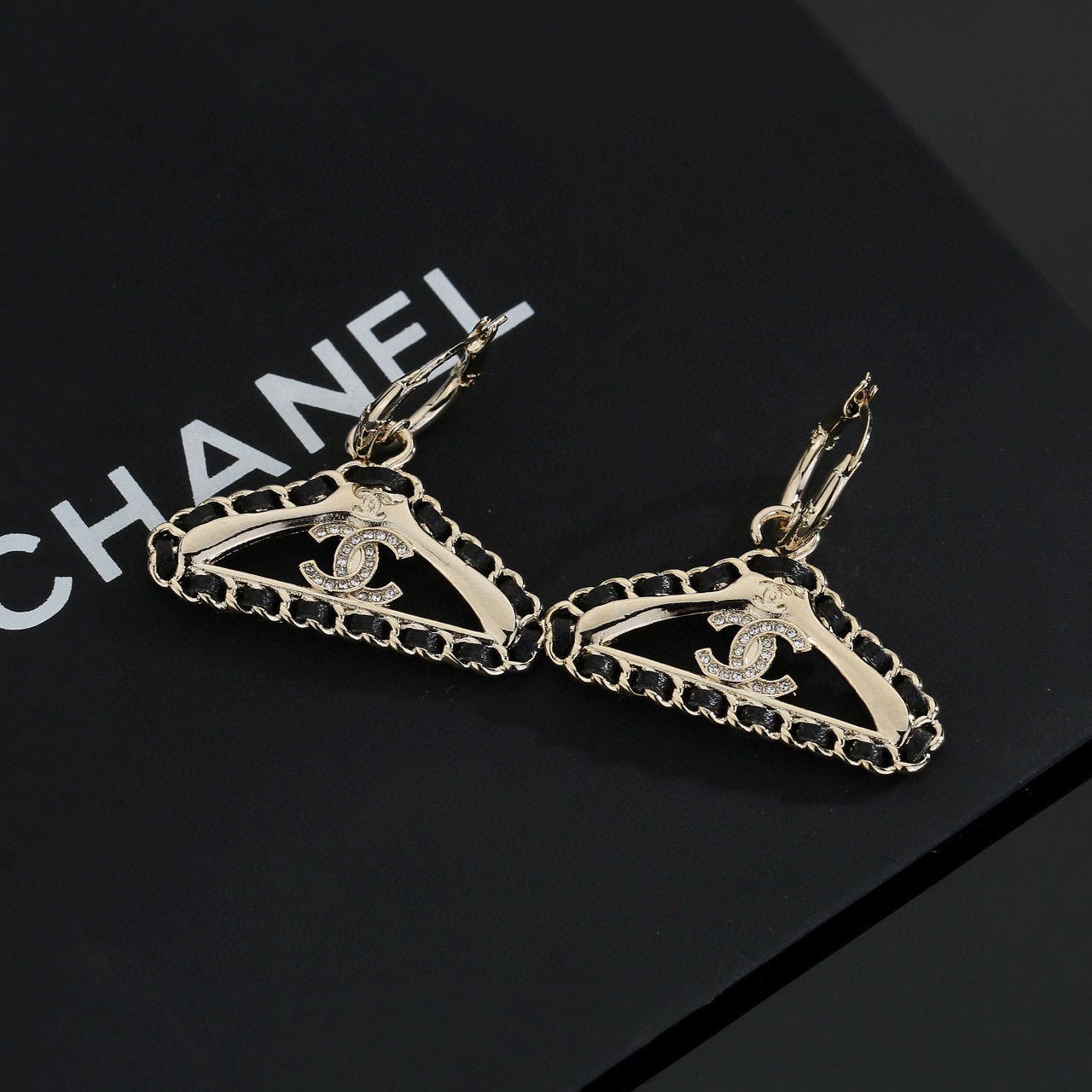 [TOP] CHANEL Clothes Hanger Earrings - Gold