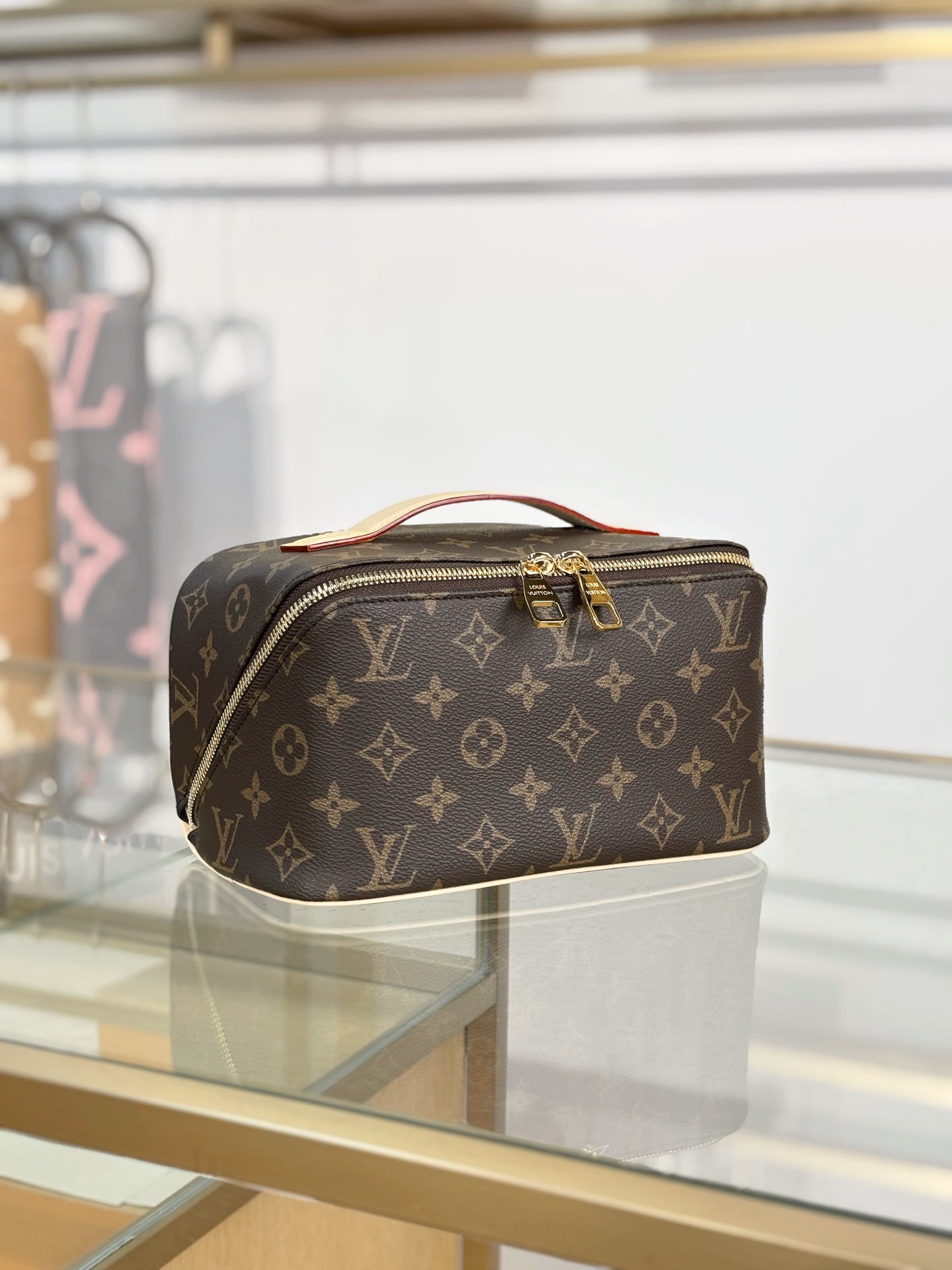 [TOP] Louis Vuitton LV Clutch Toiletry Bag  13 x 13 x 24cm - 2 Color