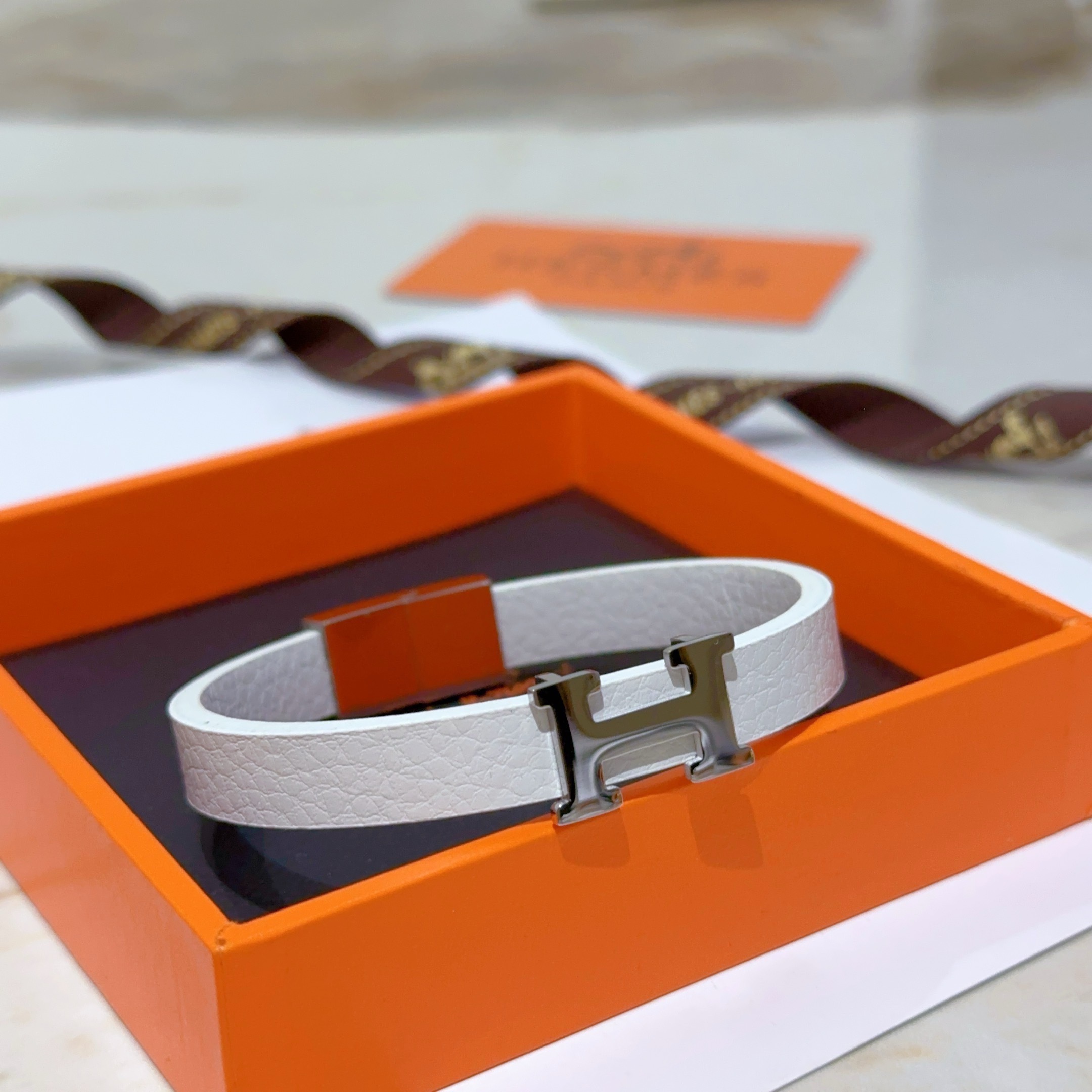 [TOP] HERMES Bracelet- White
