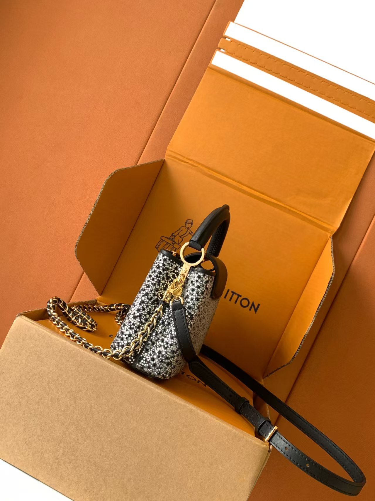 [TOP] Louis Vuitton LV Capucines Bag 22x12x8cm - Black