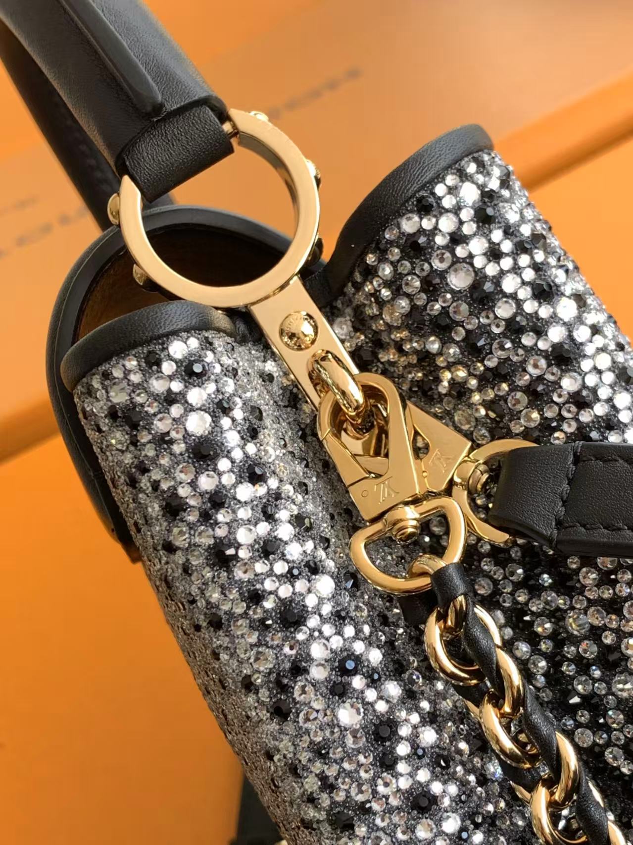 [TOP] Louis Vuitton LV Capucines Bag 22x12x8cm - Black