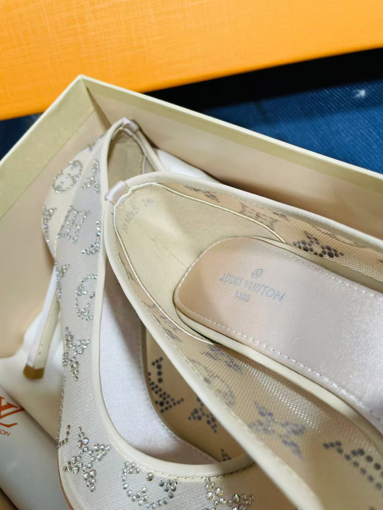 [TOP] Louis Vuitton LV Diamond Sandals High Heels - Beige