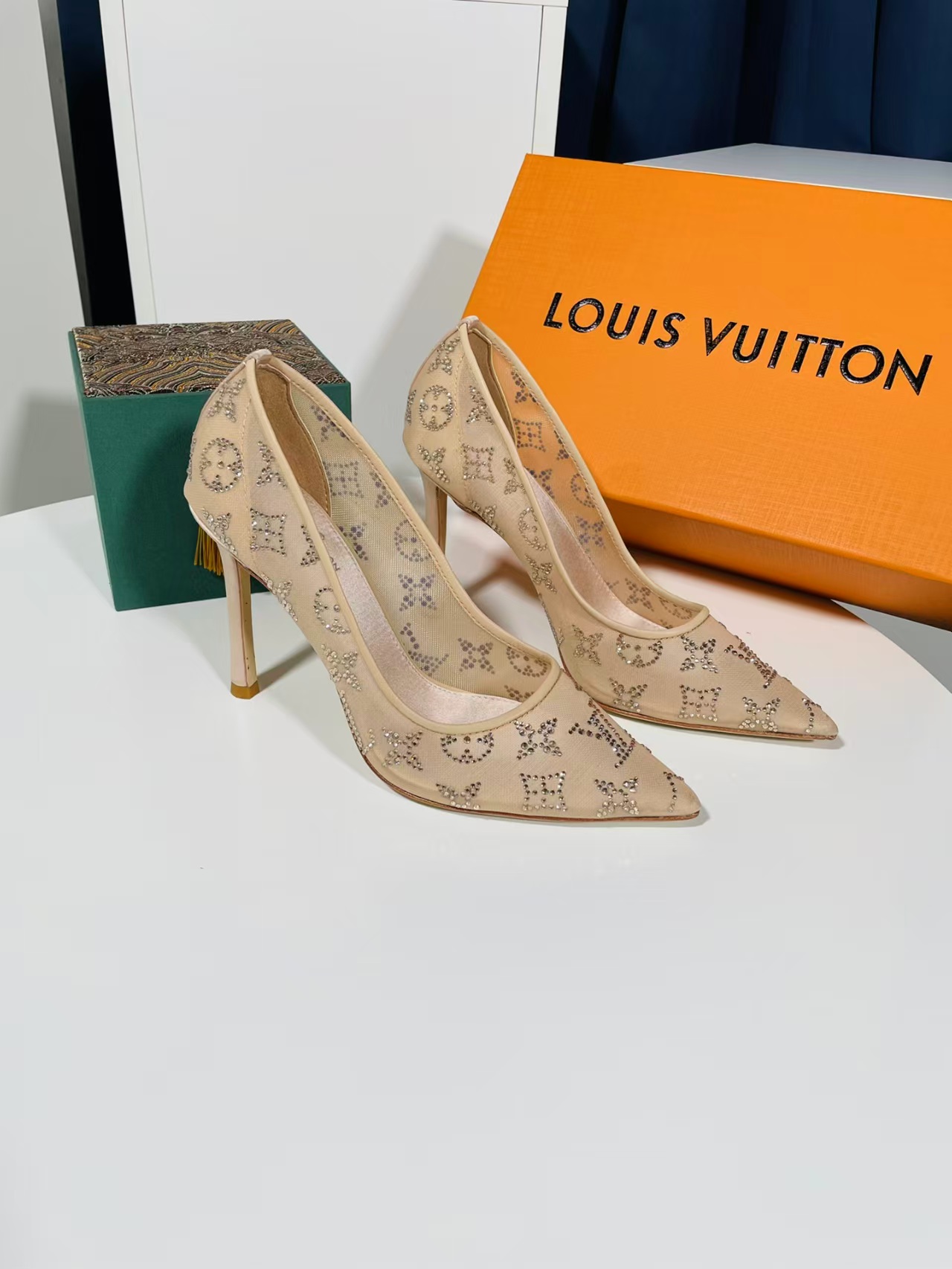 [TOP] Louis Vuitton LV Diamond Sandals High Heels - Beige