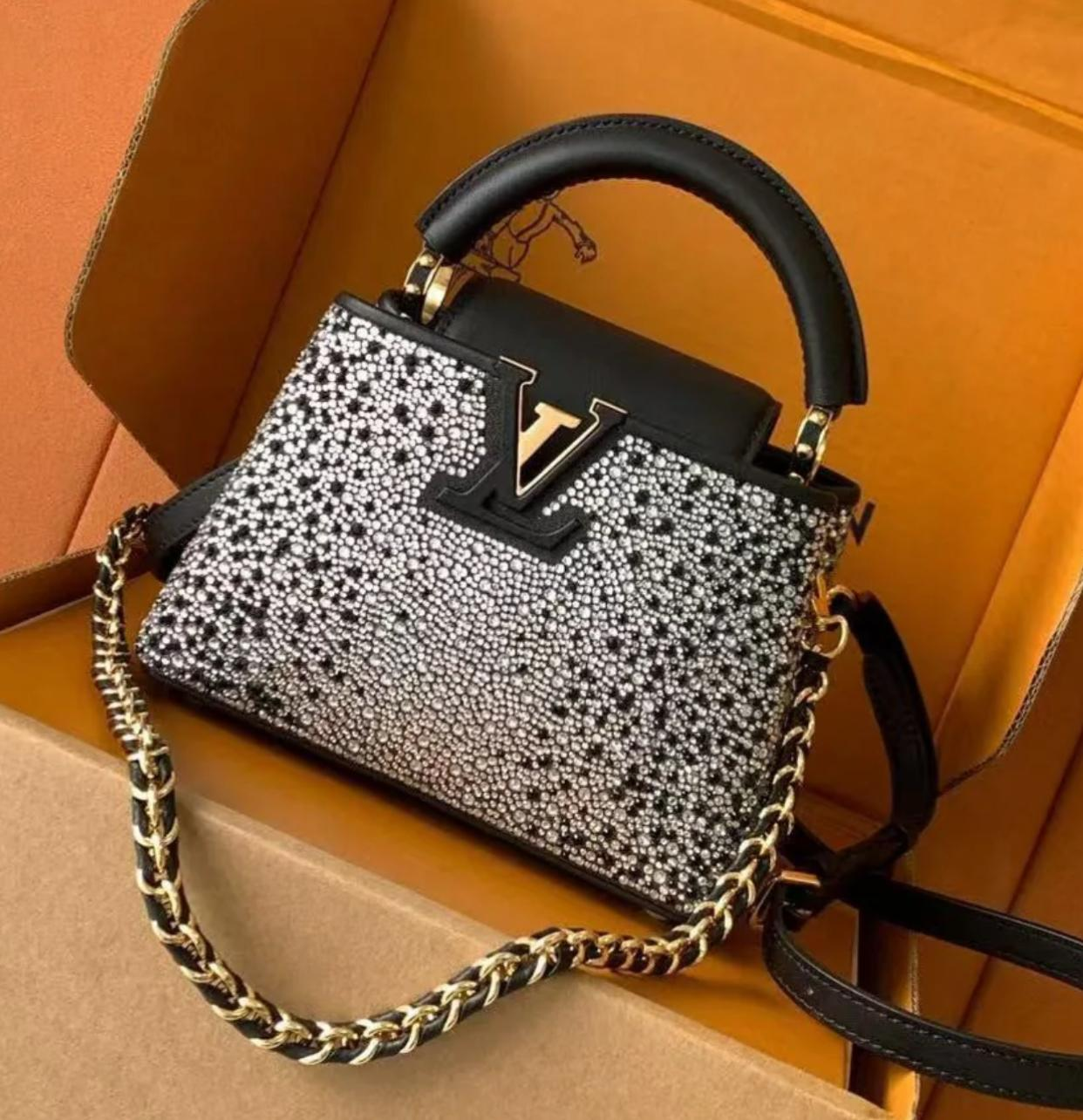 [TOP] Louis Vuitton LV Capucines Bag 22x12x8cm - Black