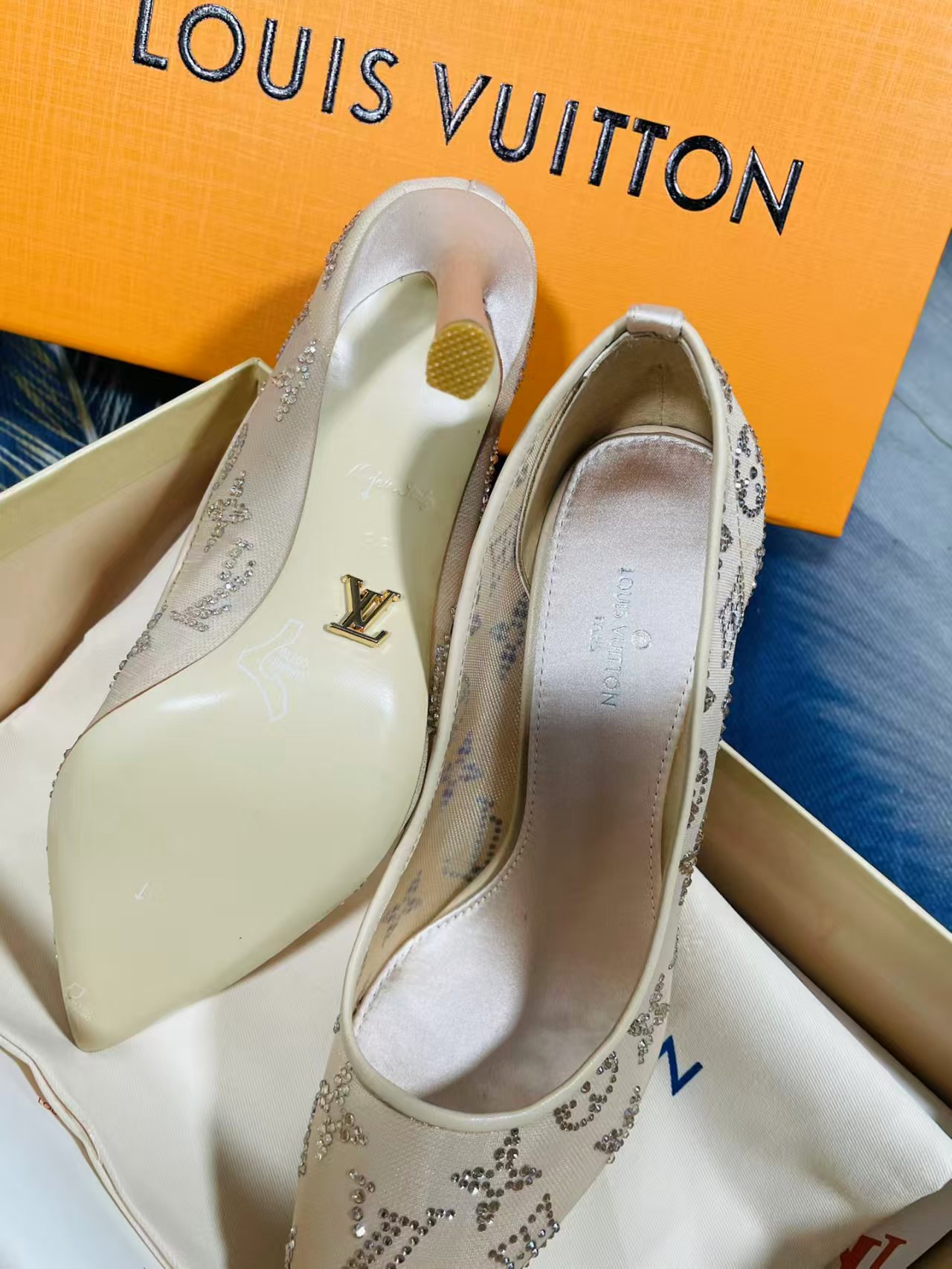 [TOP] Louis Vuitton LV Diamond Sandals High Heels - Beige