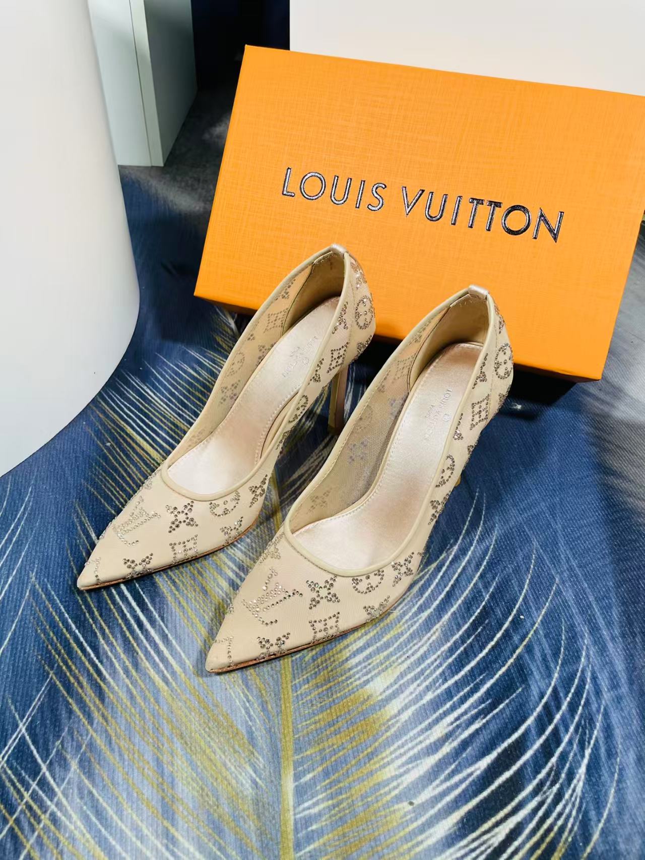 [TOP] Louis Vuitton LV Diamond Sandals High Heels - Beige