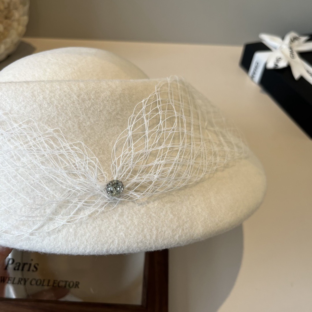 [TOP] CHANEL Beret Hat - Beige