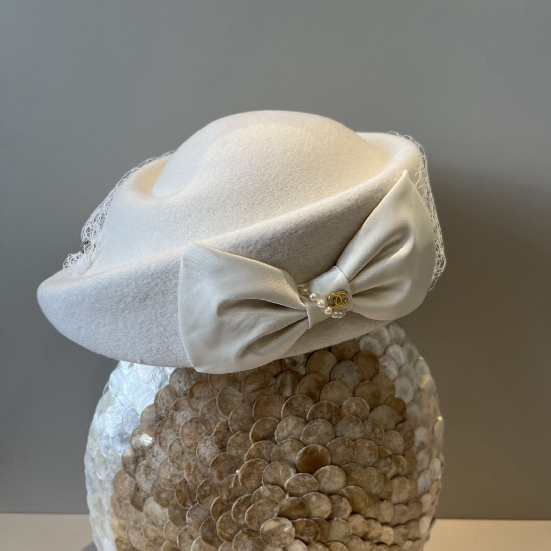 [TOP] CHANEL Beret Hat - Beige