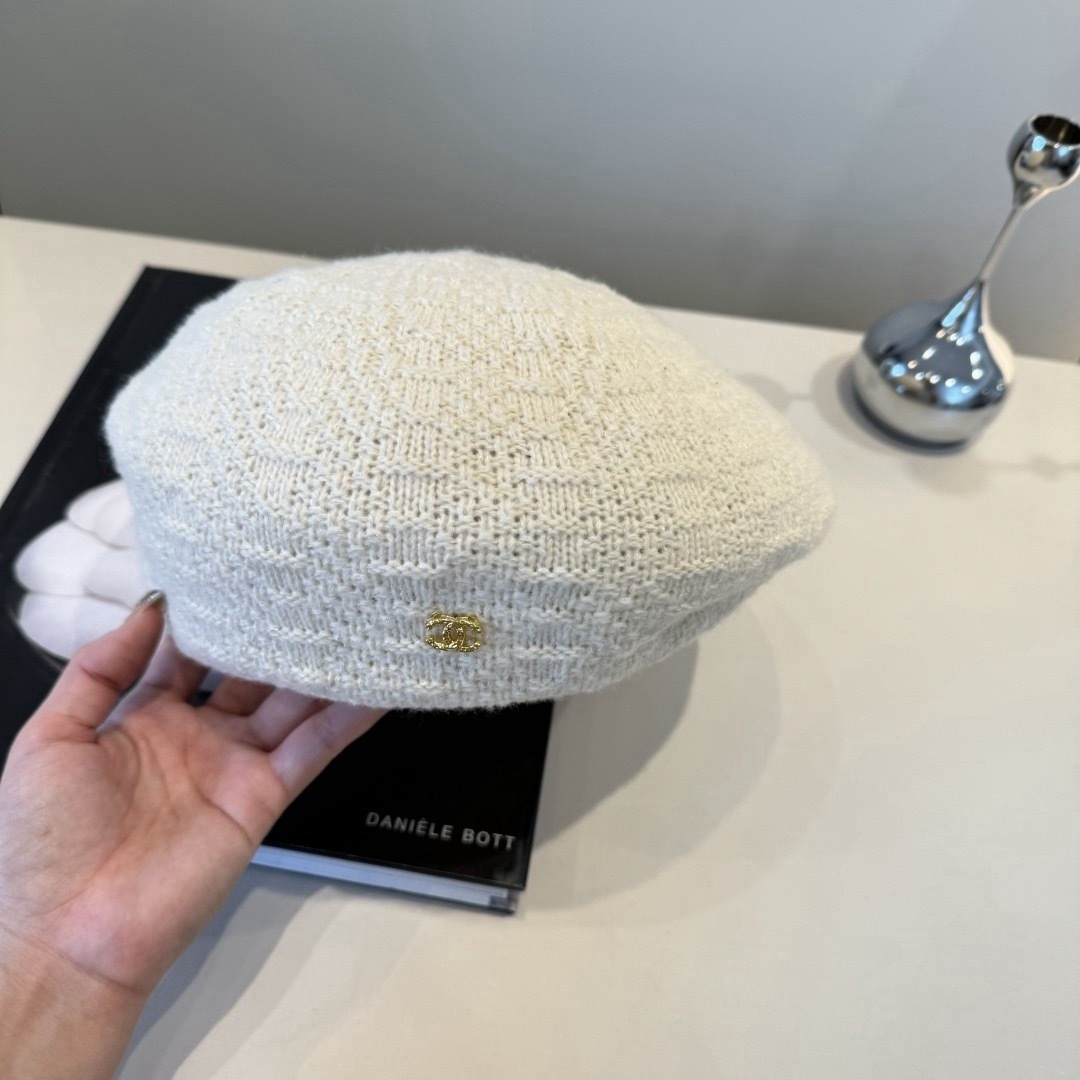 [TOP] CHANEL Beret Hat - White