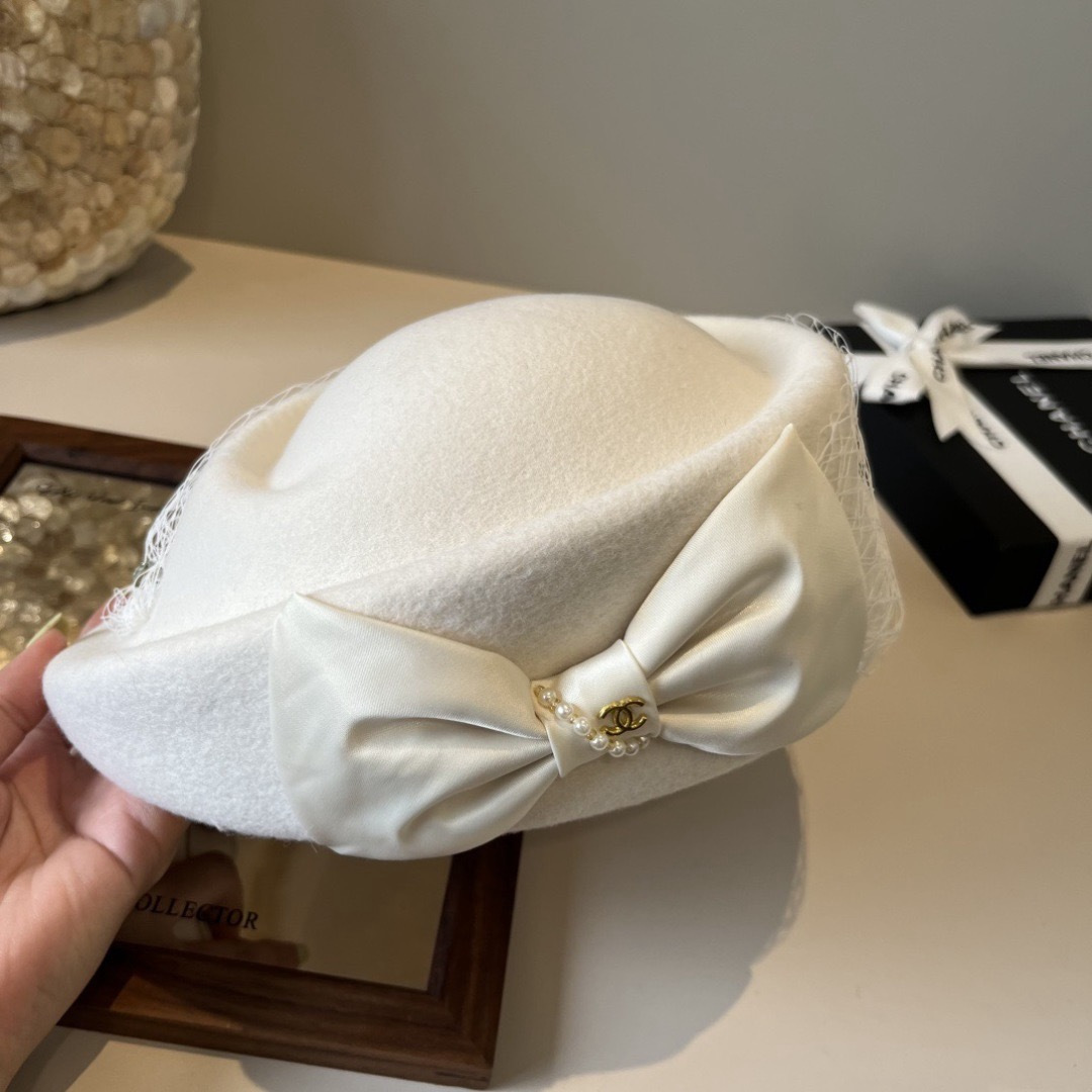 [TOP] CHANEL Beret Hat - Beige
