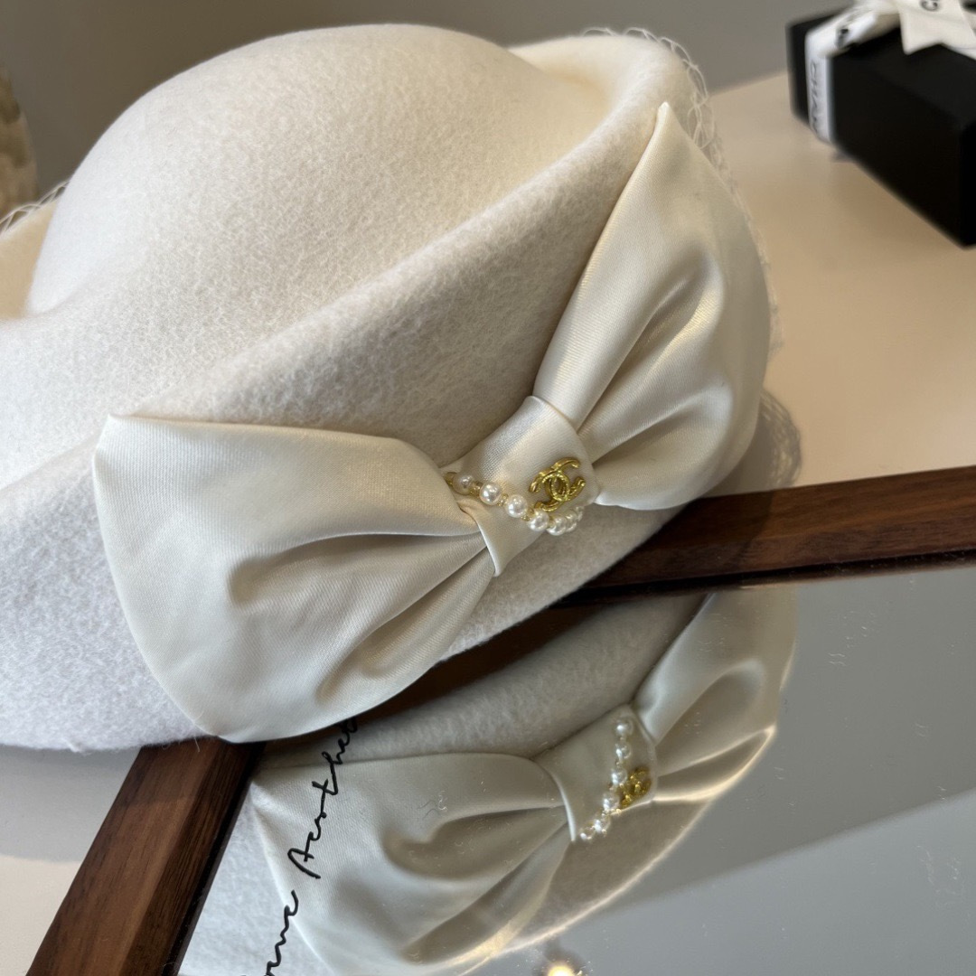 [TOP] CHANEL Beret Hat - Beige