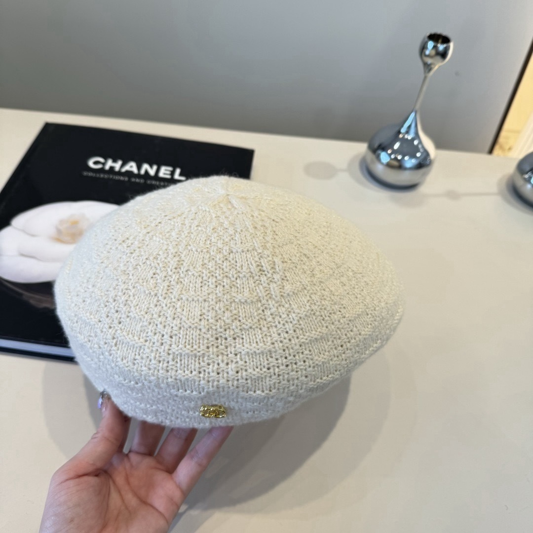[TOP] CHANEL Beret Hat - White