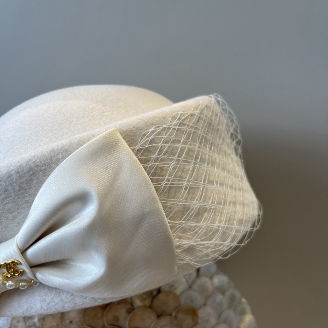 [TOP] CHANEL Beret Hat - Beige