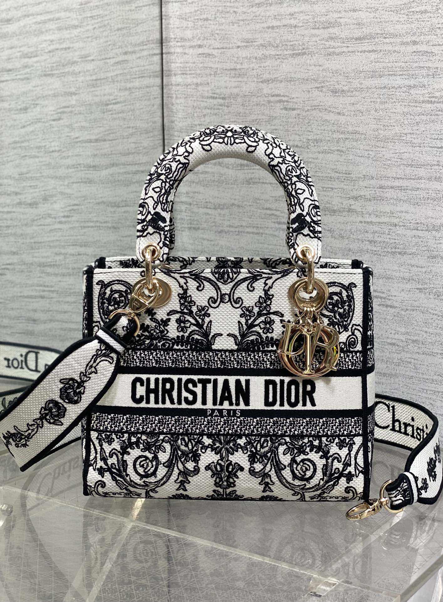 [TOP] Christian Dior Embroidered Lady Bag 24x11x20cm - Black And White