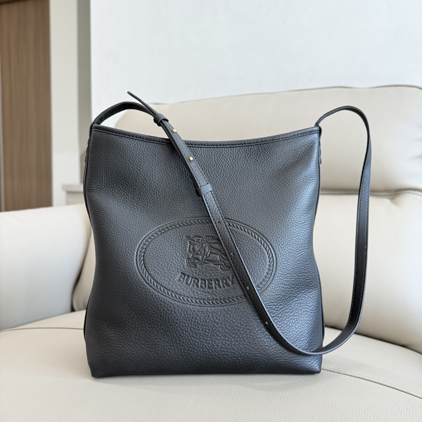 [TOP] BURBERRY Highlands Bag 28.5 x 11.5 x 31cm - Black