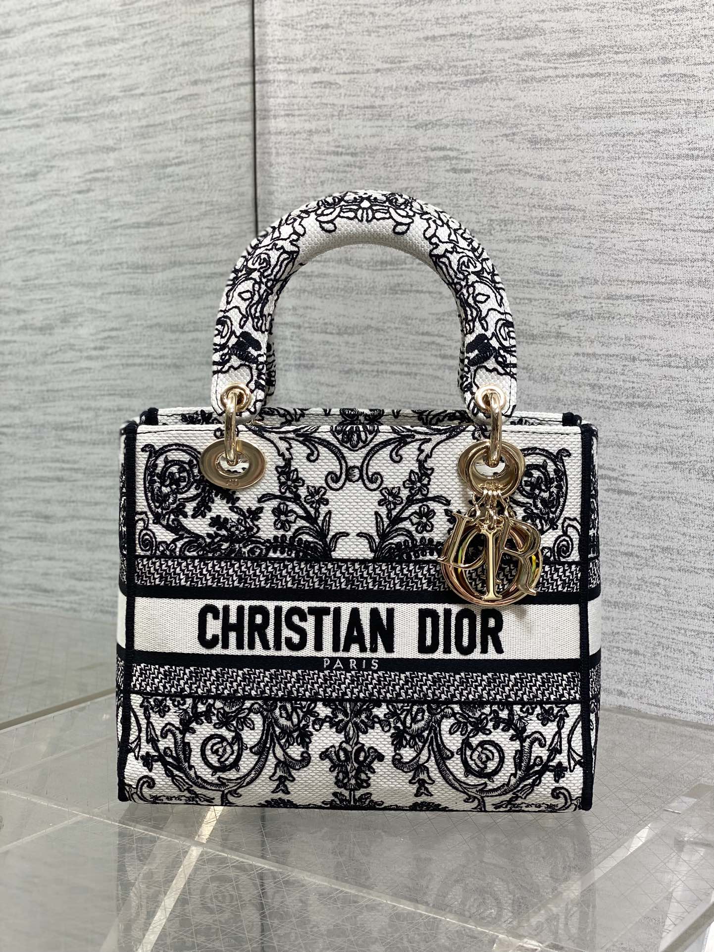 [TOP] Christian Dior Embroidered Lady Bag 24x11x20cm - Black And White