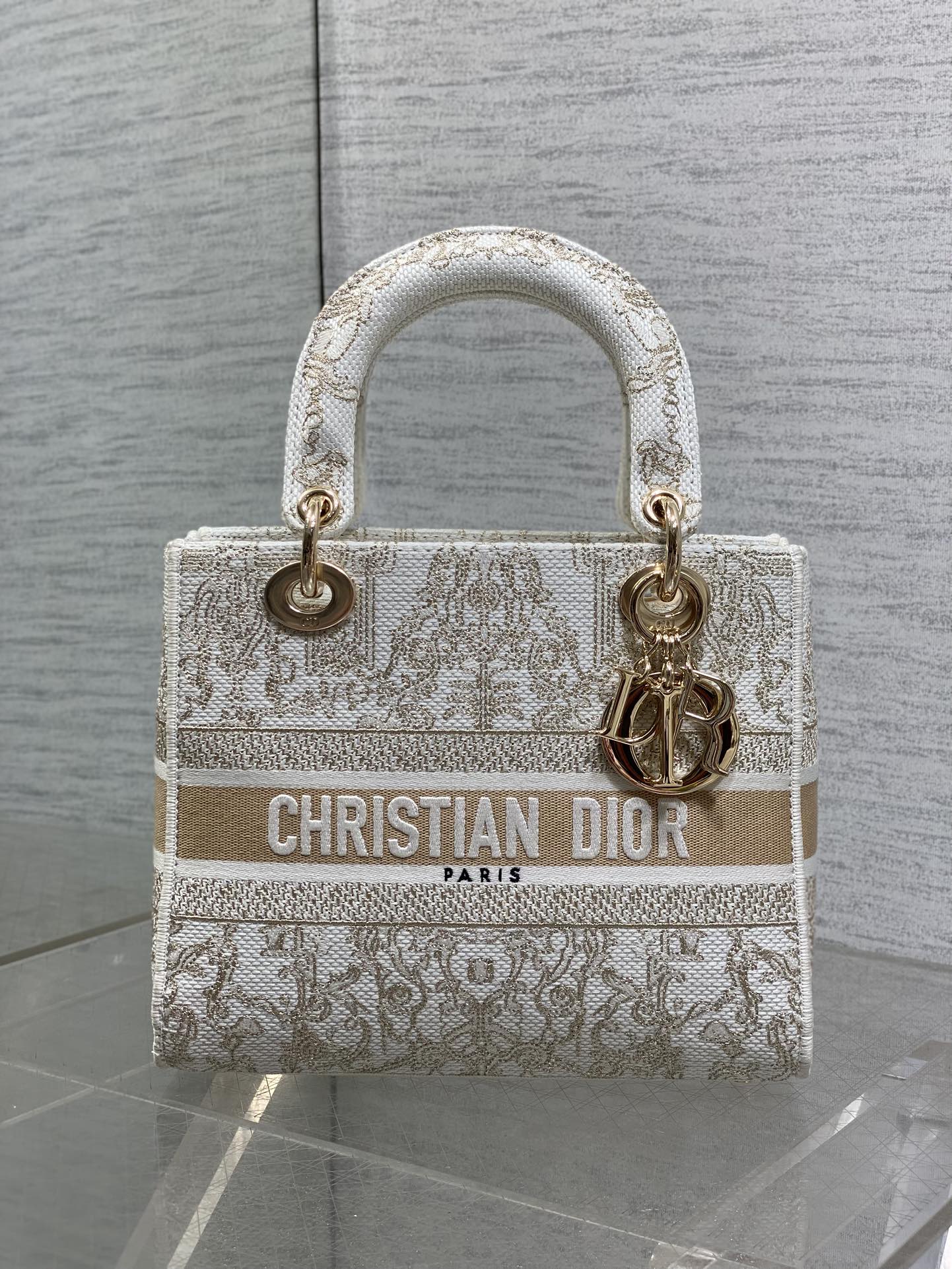 [TOP] Christian Dior Embroidered Lady Bag 24x11x20cm - Gold