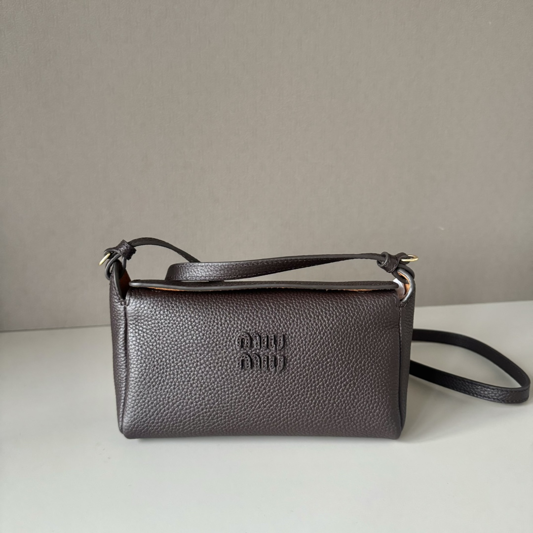 [TOP] Miu Miu Shoulder Bag 19x10x7.5cm - 4 Color