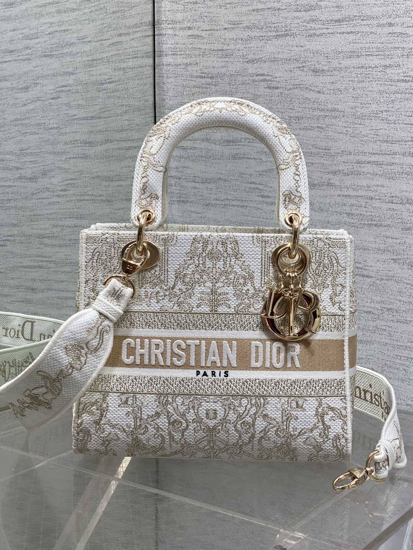 [TOP] Christian Dior Embroidered Lady Bag 24x11x20cm - Gold