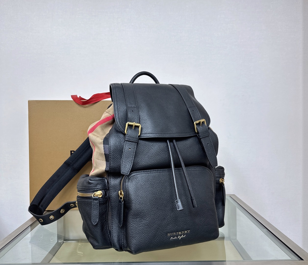[TOP] BURBERRY Cowhide Backpack 42x28cm - Black