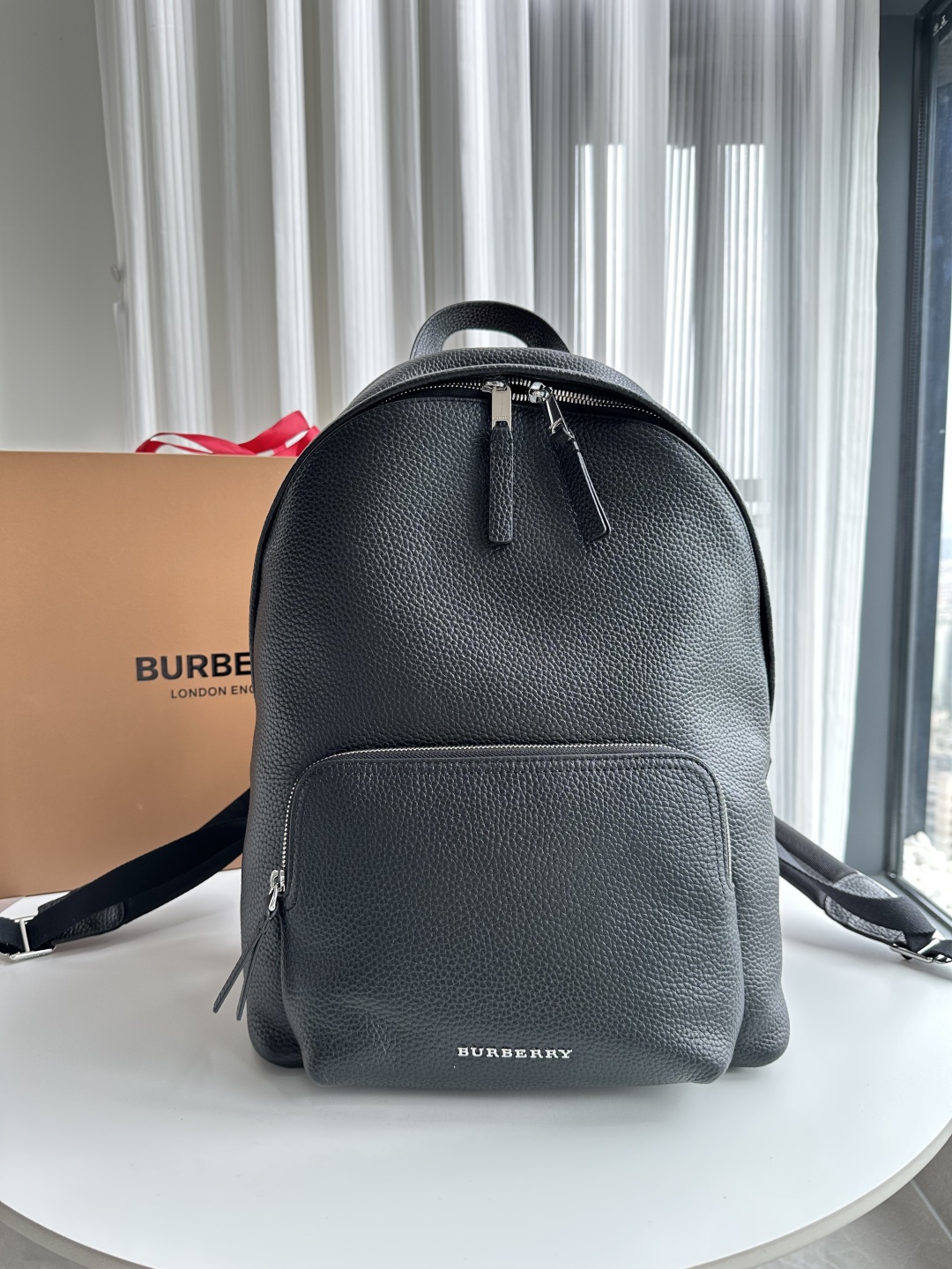 [TOP] BURBERRY Cowhide Backpack 29 x 15 x 40cm - Black