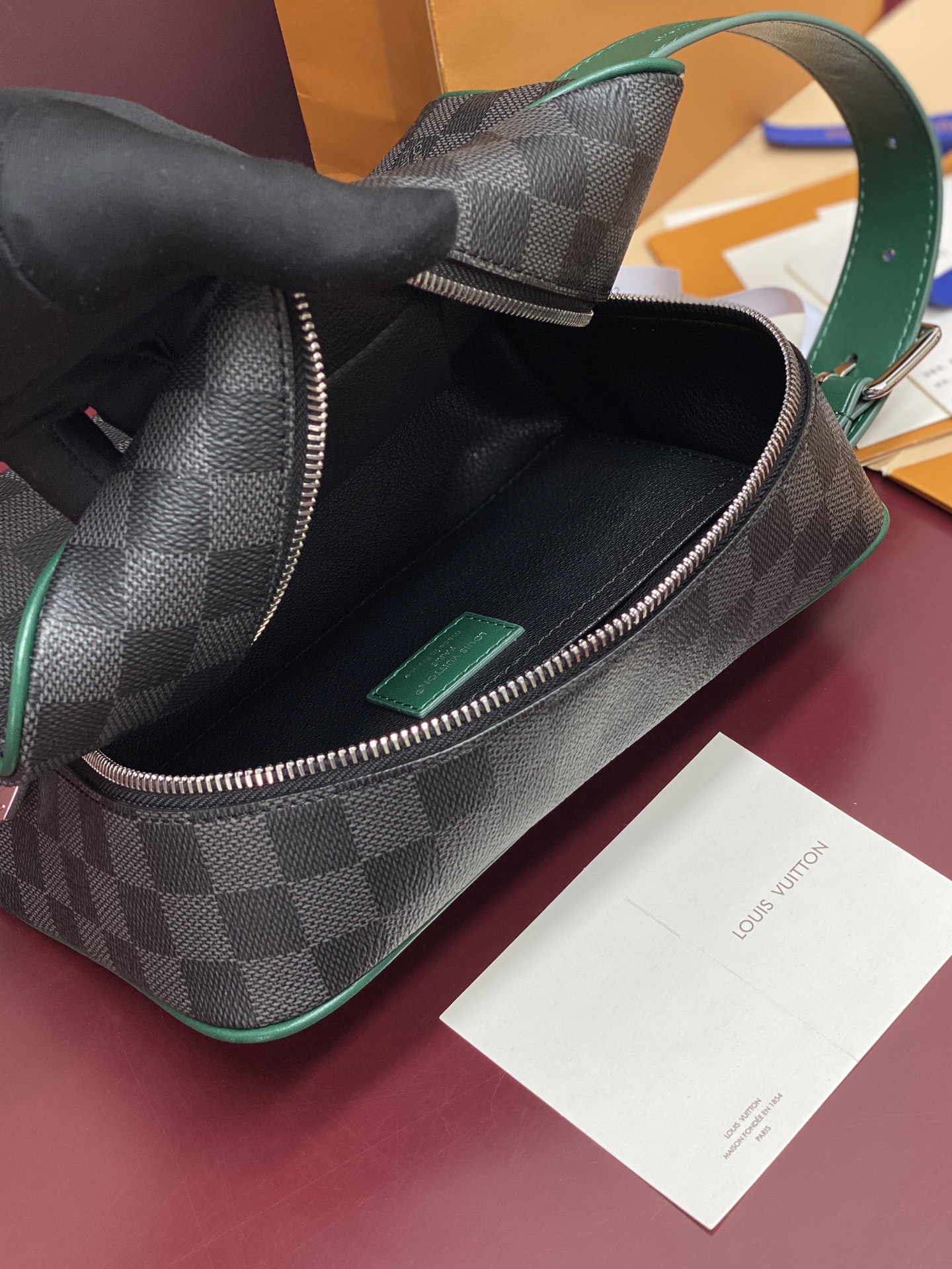 [TOP] Louis Vuitton LV  Dopp Kit Bag Monogram Embossed Leather 23x13x12cm - Black