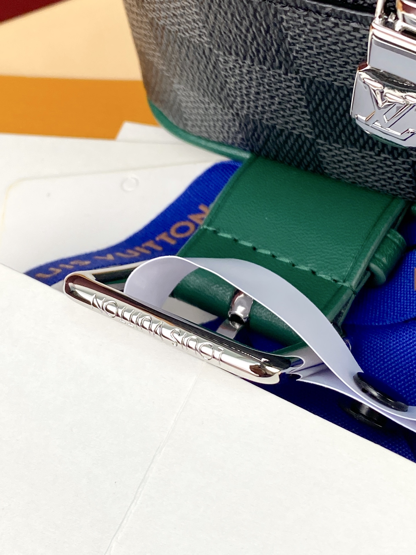 [TOP] Louis Vuitton LV  Dopp Kit Bag Monogram Embossed Leather 23x13x12cm - Black