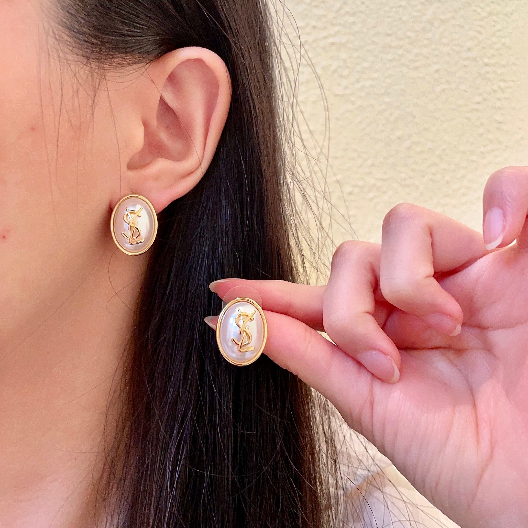 [TOP] Yves Saint Laurent YSL Earrings - Gold