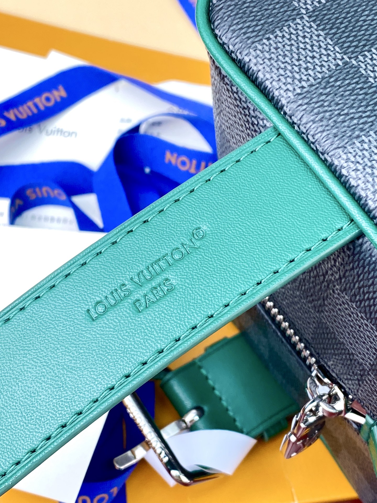 [TOP] Louis Vuitton LV  Dopp Kit Bag Monogram Embossed Leather 23x13x12cm - Black