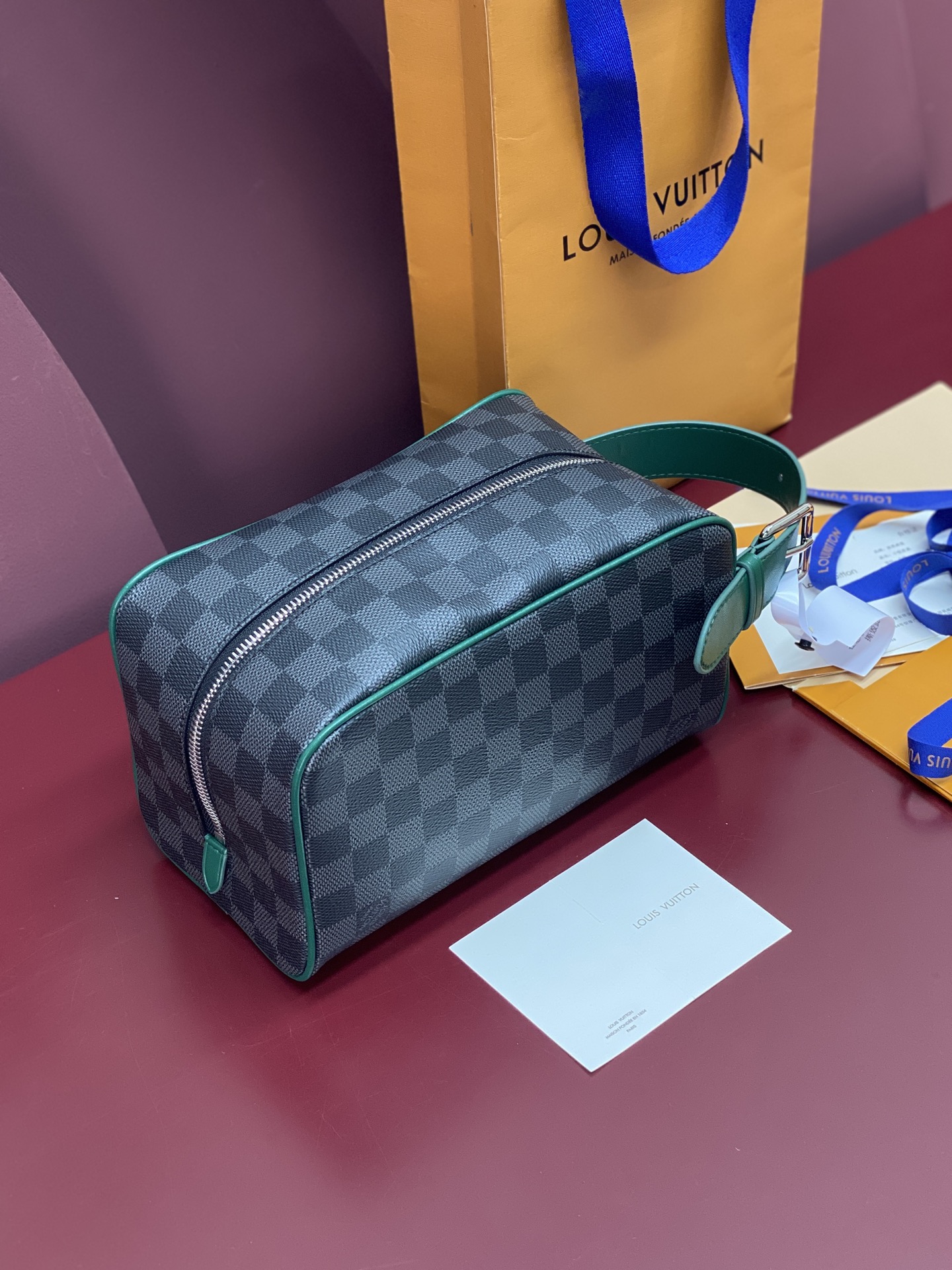 [TOP] Louis Vuitton LV  Dopp Kit Bag Monogram Embossed Leather 23x13x12cm - Black