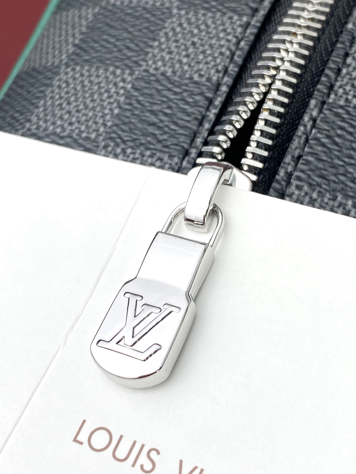 [TOP] Louis Vuitton LV  Dopp Kit Bag Monogram Embossed Leather 23x13x12cm - Black