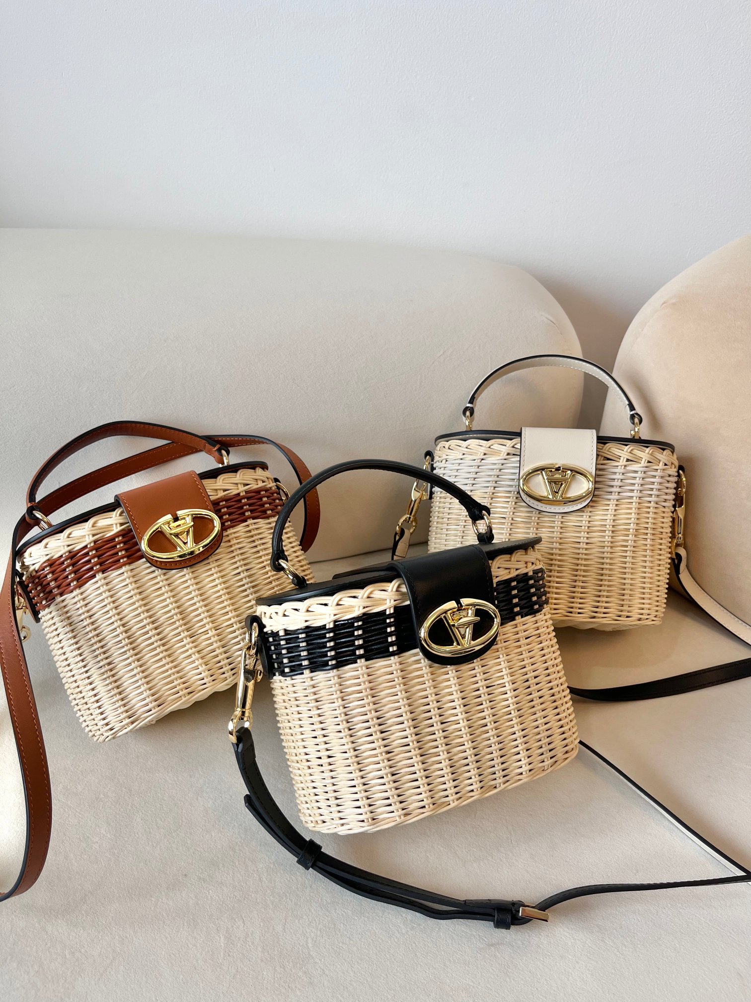 [TOP] VALENTINO VLOGO SIGNATURE Handbag 19✖️13.5✖️13cm - 3 Colours